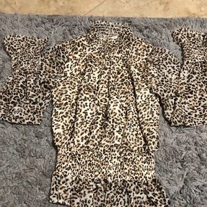 Cute long sleeve blouse.